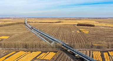 中國最北高鐵哈伊高鐵全線鋪軌貫通